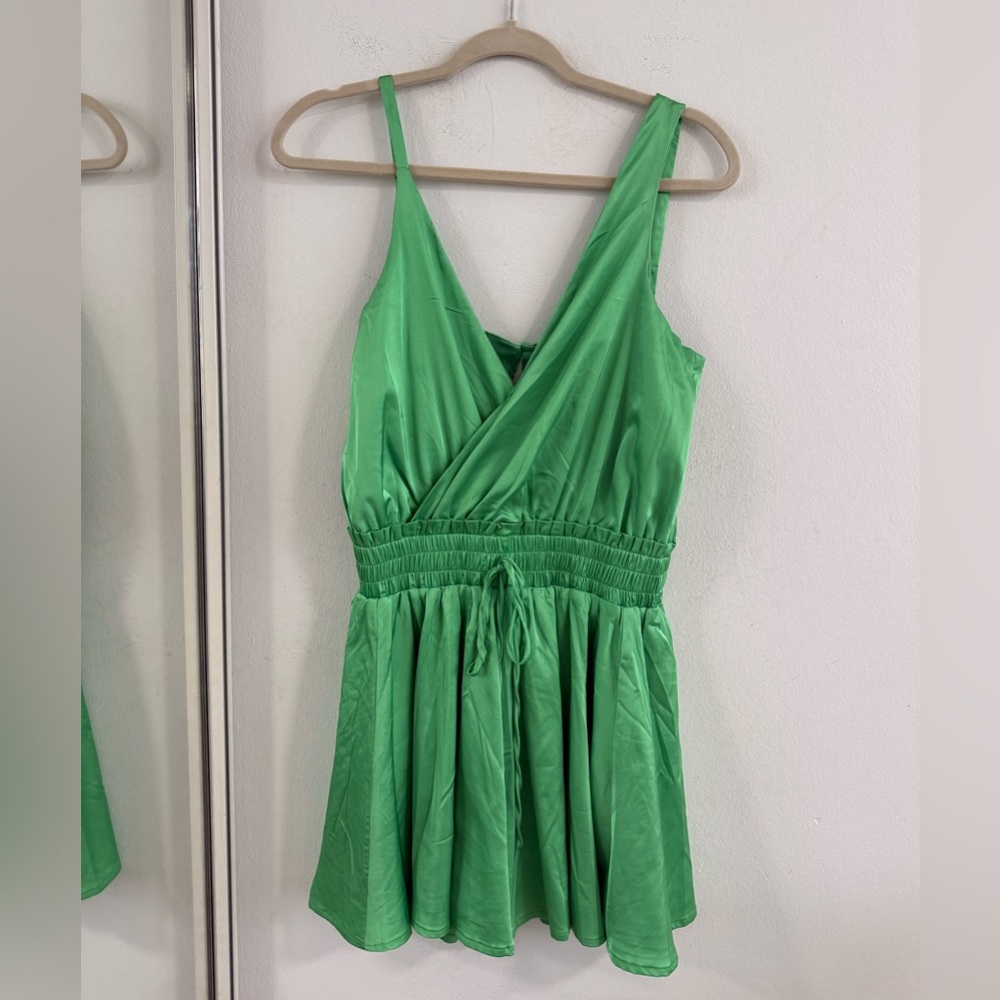 Glam Green V-Neck Sleeveless Midi Dress